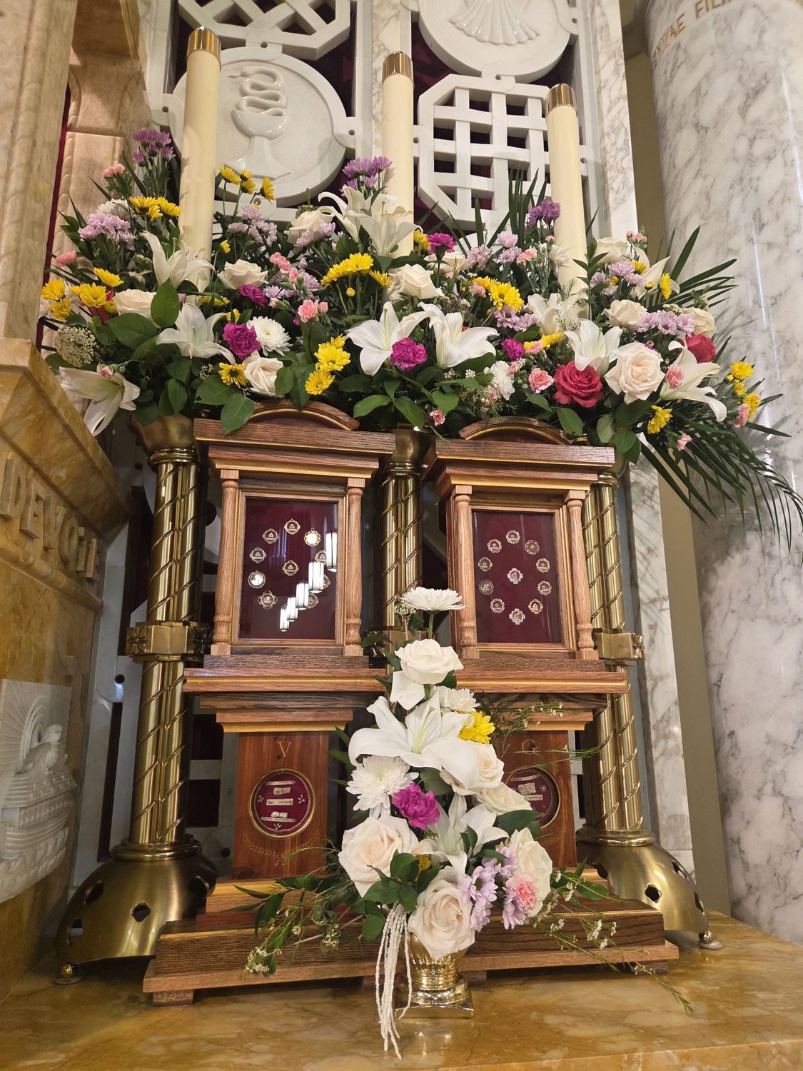 Lilies, roses and daisies crowning the reliquaries